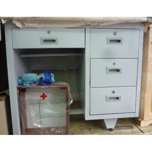Bàn làm việc bằng sắt