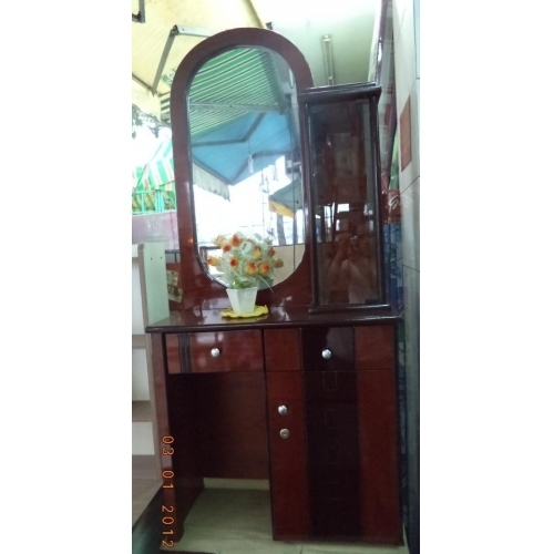Bàn phấn trang điểm