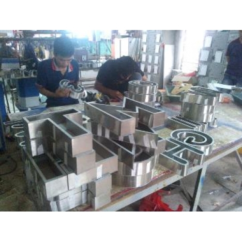 Chuyên nhận gia công uốn chữ giá rẻ nhất Hà Nội