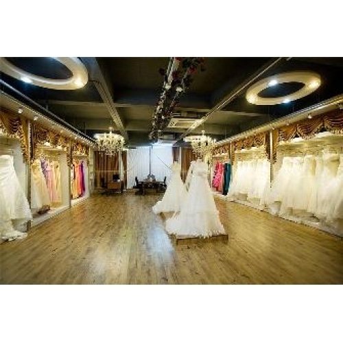 Thiết kế thi công showroom áo cưới sang trọng cổ điển